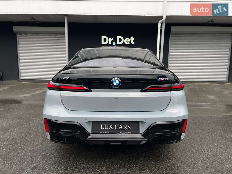 Седан BMW i7 2023 в Киеве