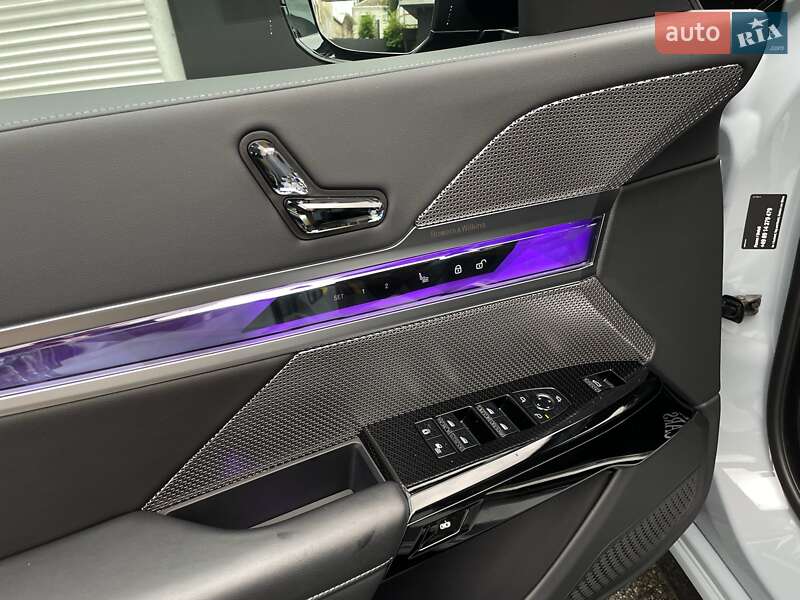 Седан BMW i7 2023 в Киеве