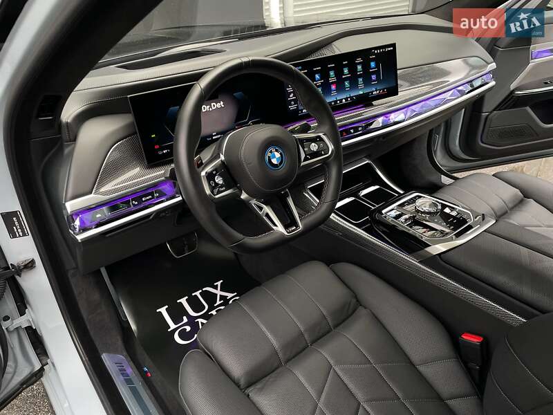 Седан BMW i7 2023 в Киеве