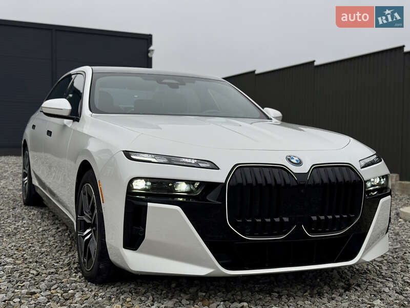 Седан BMW i7 2024 в Киеве