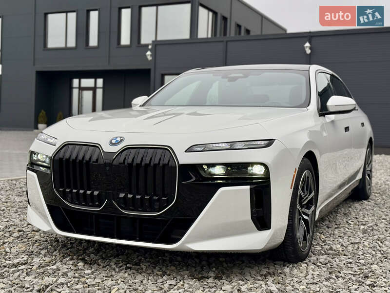 Седан BMW i7 2024 в Киеве