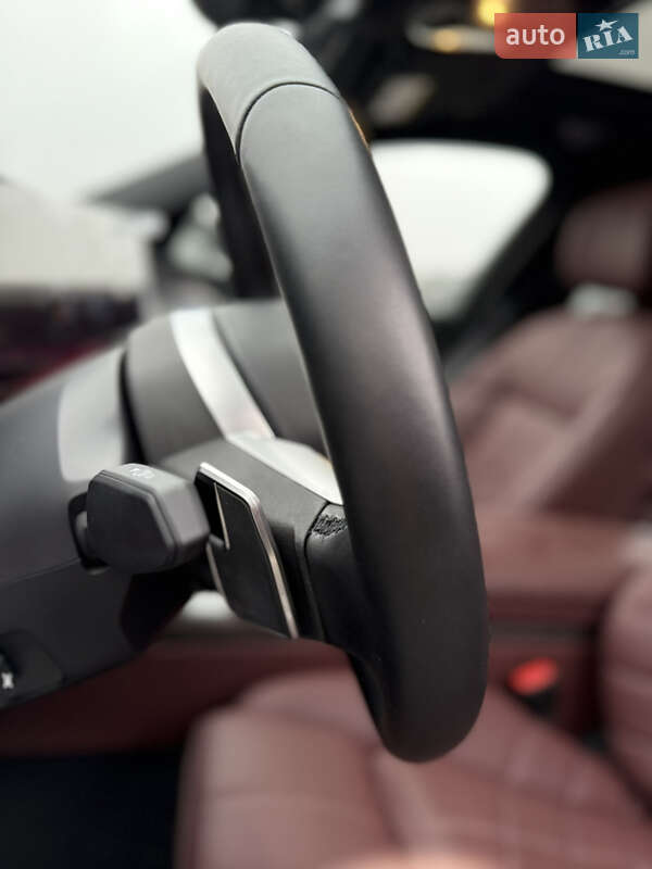 Седан BMW i7 2024 в Киеве