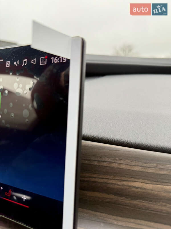 Седан BMW i7 2024 в Киеве