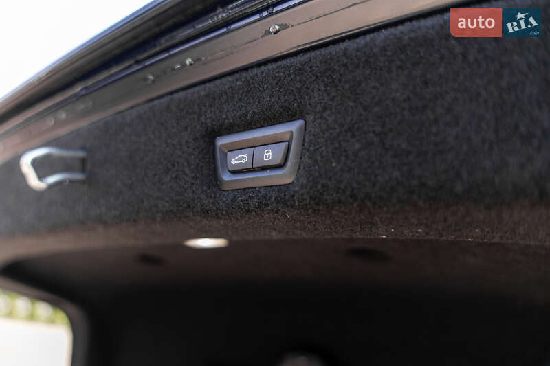 Седан BMW i7 2024 в Львове