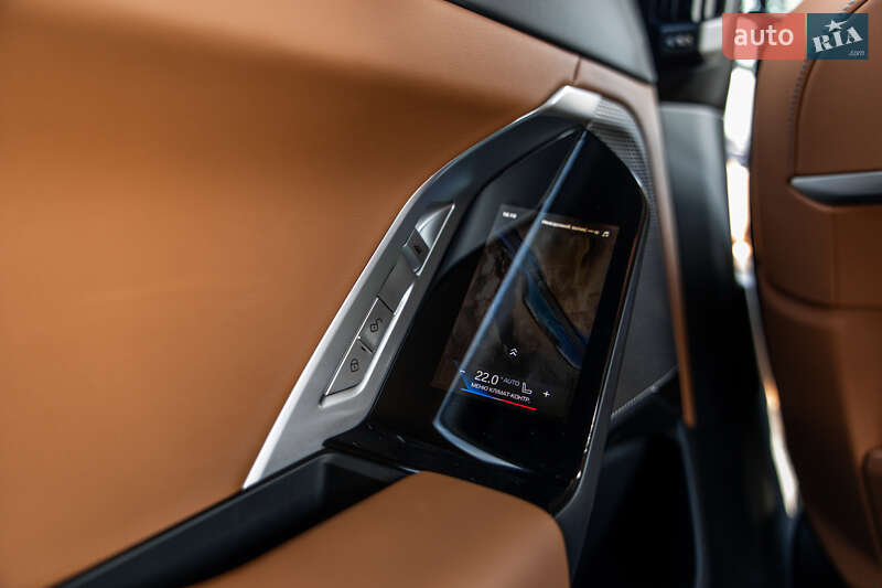 Седан BMW i7 2024 в Львове