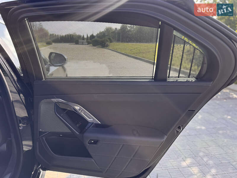 Седан BMW i7 2023 в Львове