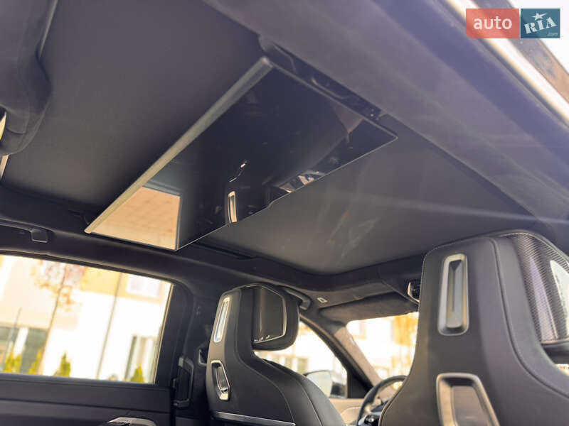 Седан BMW i7 2023 в Львове