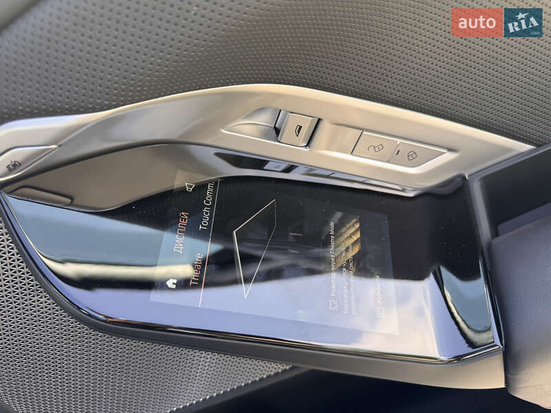 Седан BMW i7 2023 в Львове