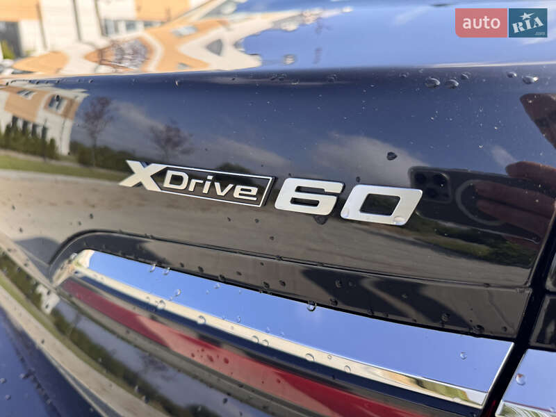 Седан BMW i7 2023 в Львове