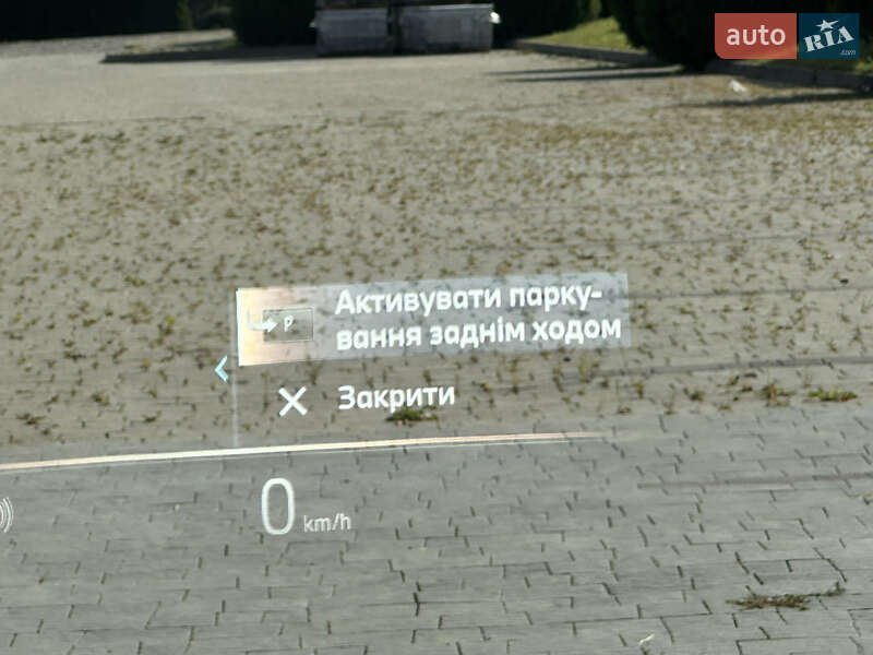 Седан BMW i7 2023 в Львове