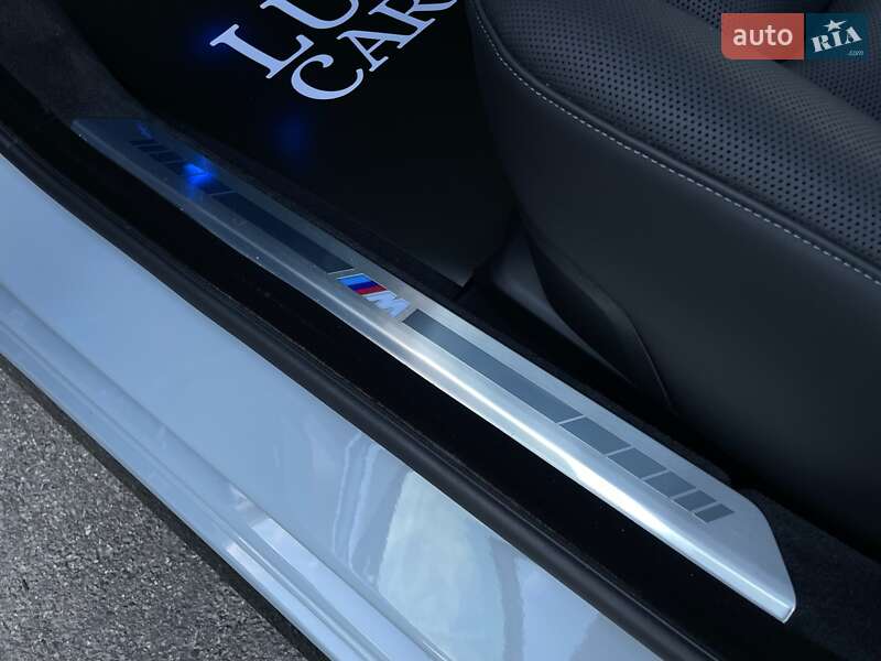 Седан BMW i7 2023 в Киеве