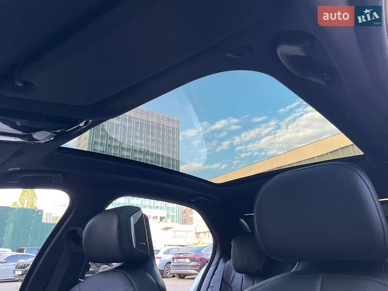 Седан BMW i7 2023 в Киеве