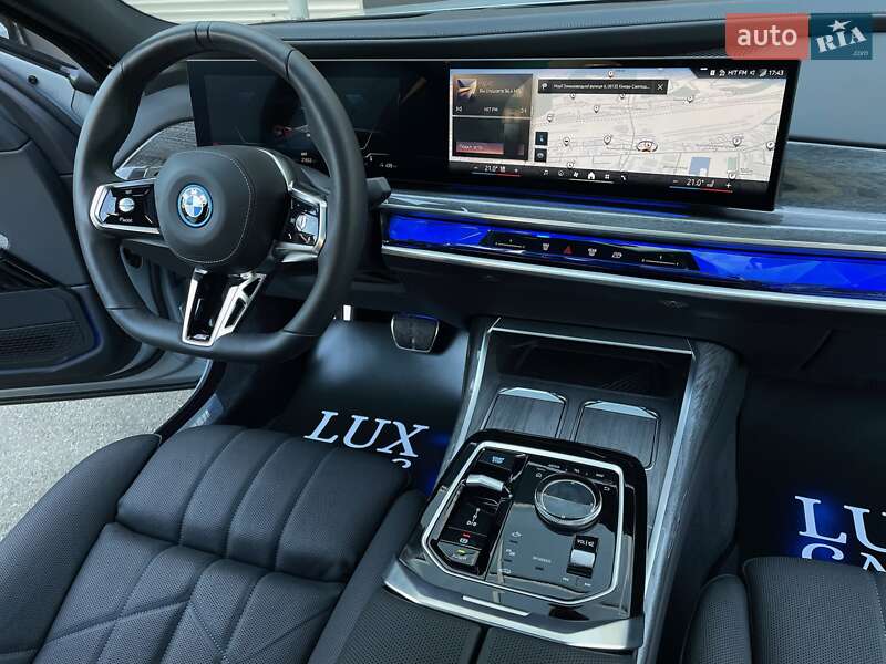 Седан BMW i7 2023 в Киеве