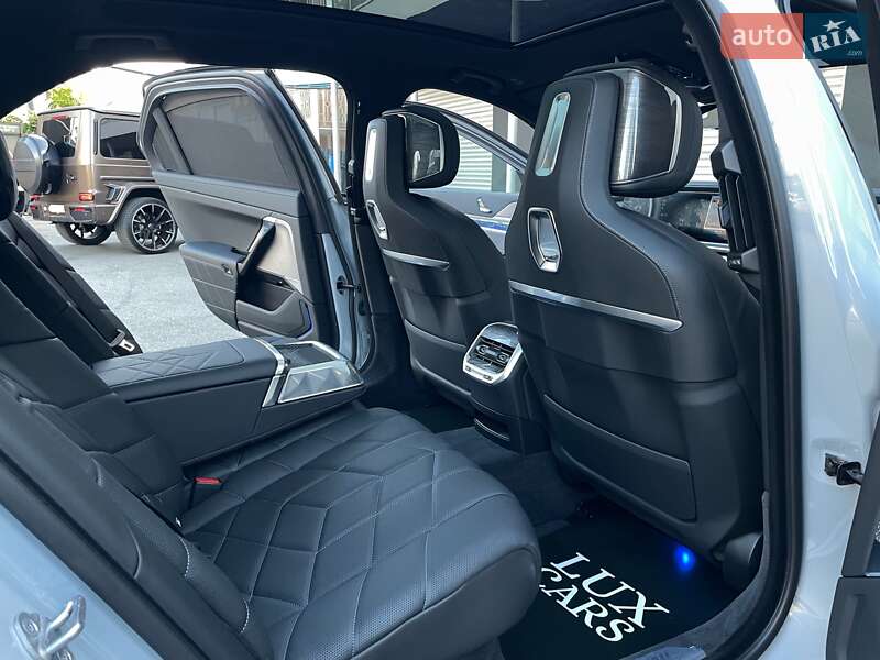 Седан BMW i7 2023 в Киеве
