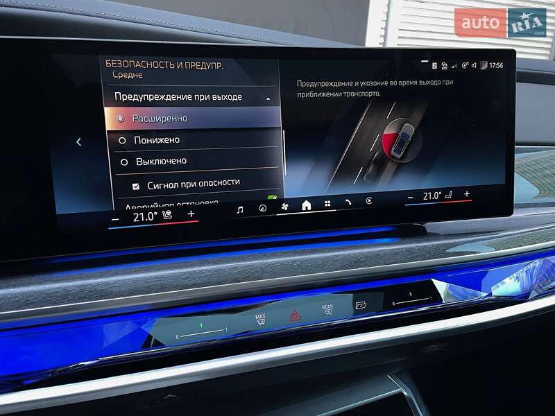 Седан BMW i7 2023 в Киеве