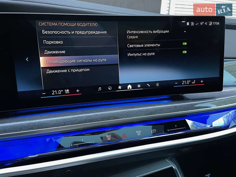 Седан BMW i7 2023 в Киеве