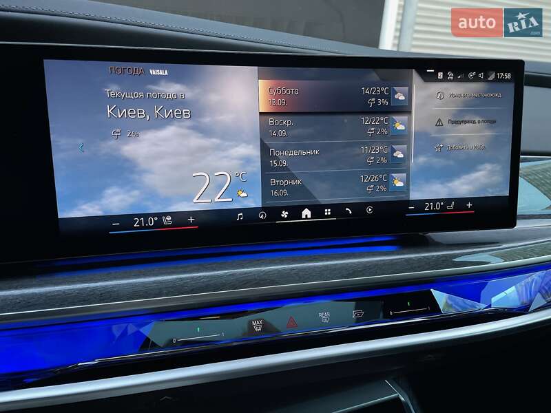 Седан BMW i7 2023 в Киеве