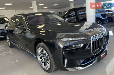 Седан BMW i7 2023 в Киеве