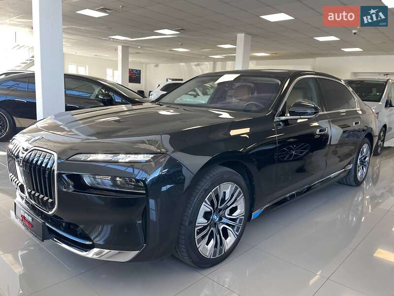 Седан BMW i7 2023 в Киеве