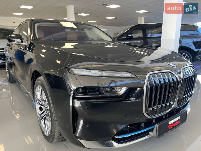 Седан BMW i7 2023 в Киеве