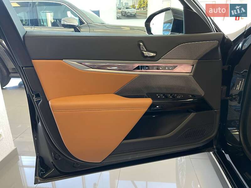 Седан BMW i7 2023 в Киеве