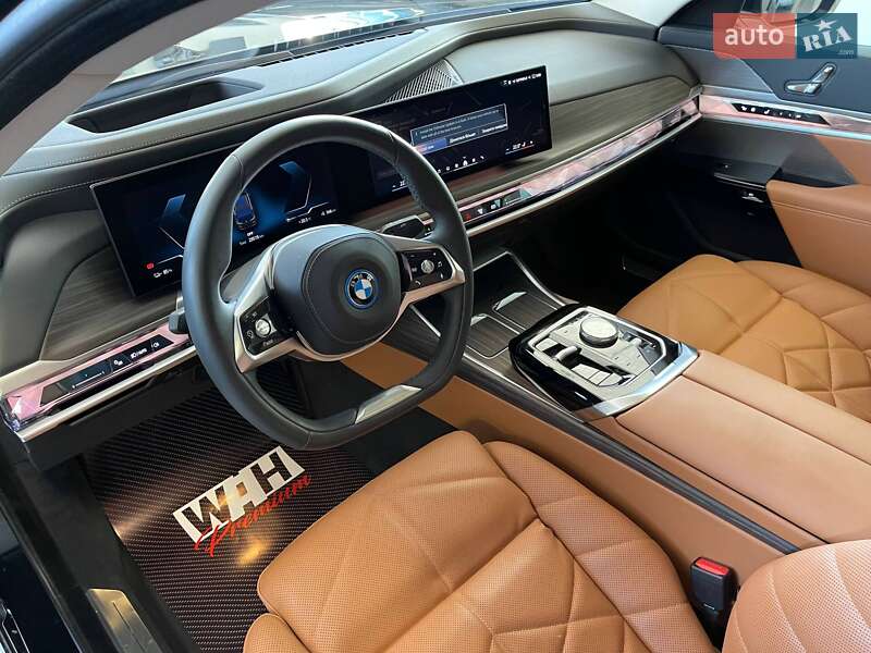 Седан BMW i7 2023 в Киеве