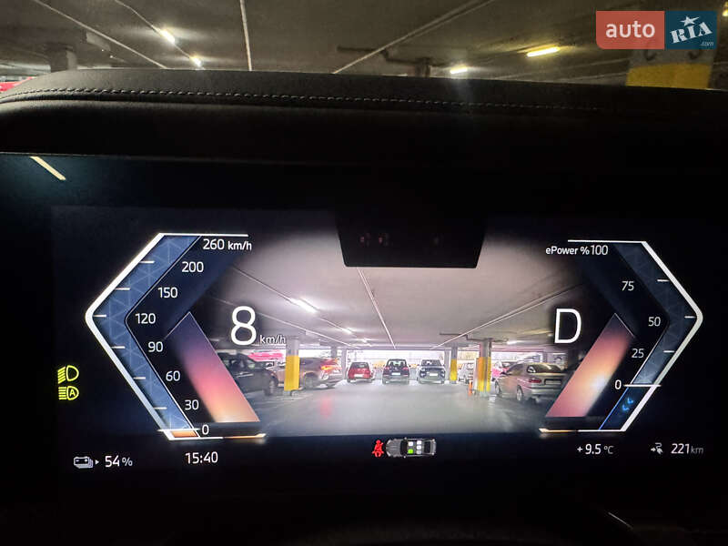 Седан BMW i7 2023 в Львове