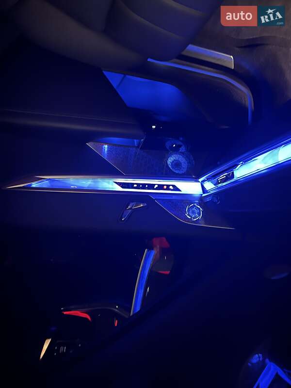 Седан BMW i7 2024 в Ровно