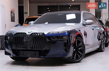 Седан BMW i7 2024 в Львове