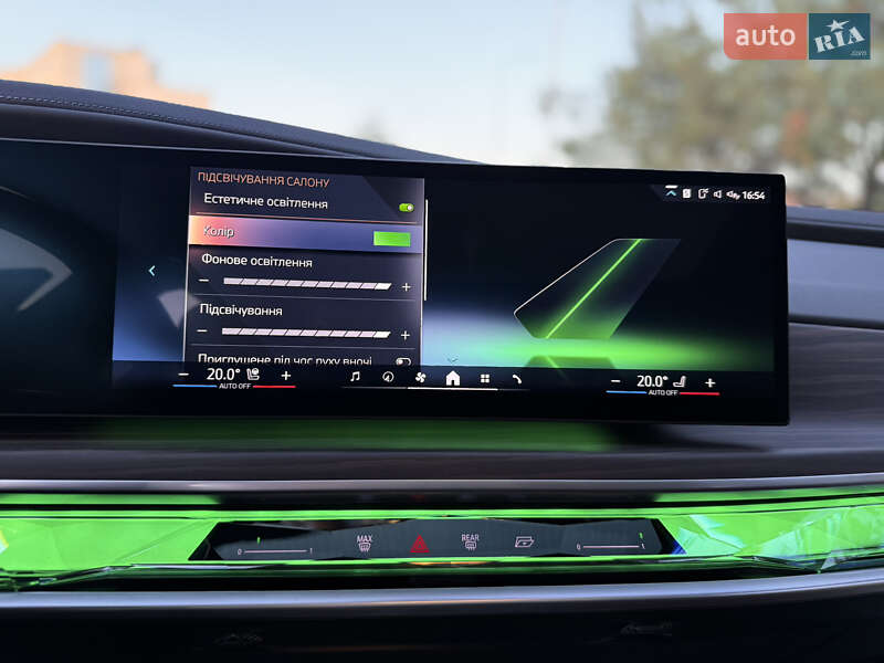 Седан BMW i7 2022 в Львове