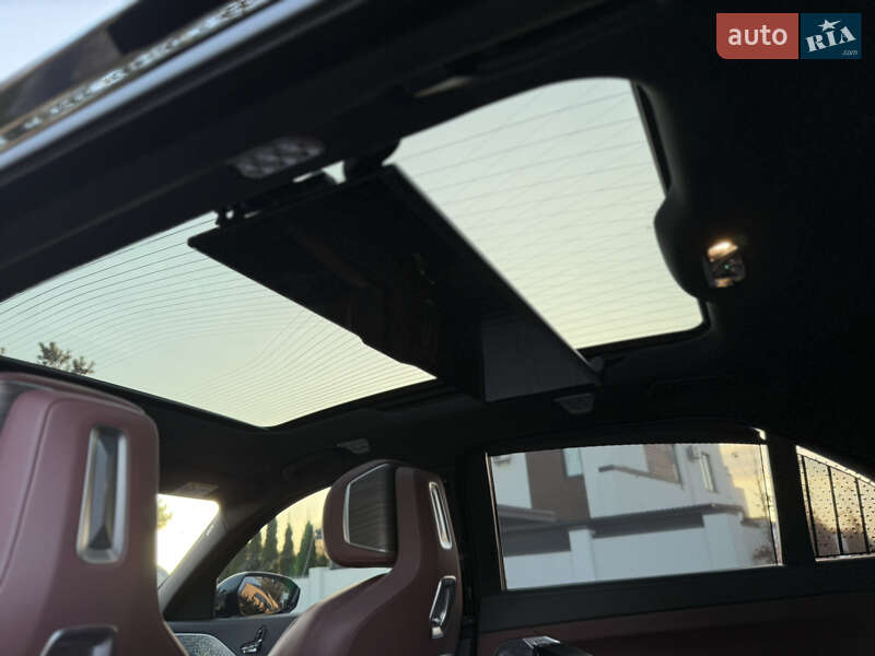 Седан BMW i7 2022 в Львове