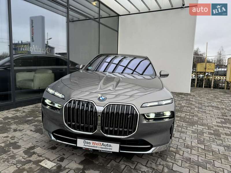 Седан BMW i7 2024 в Хмельницком