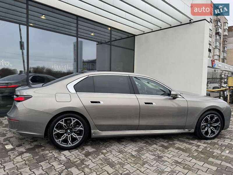 Седан BMW i7 2024 в Хмельницком