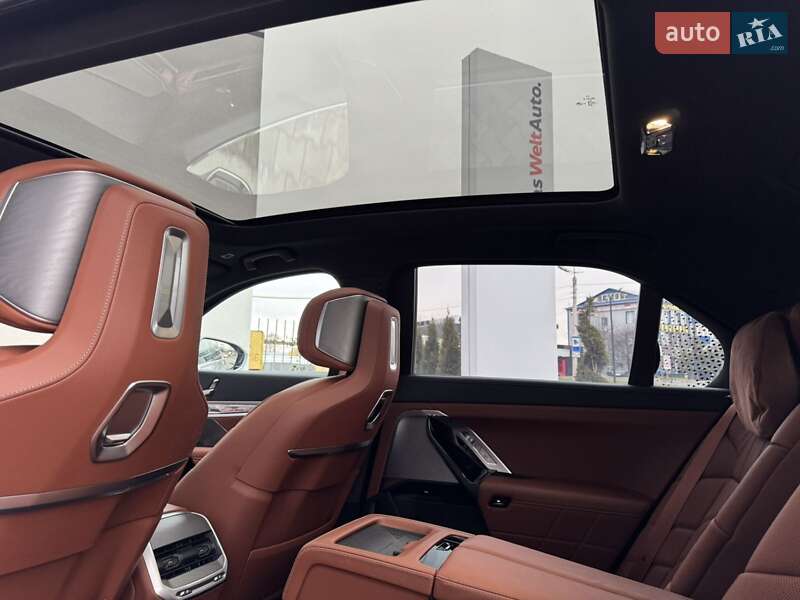 Седан BMW i7 2024 в Хмельницком