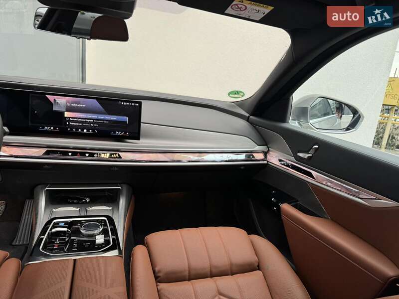 Седан BMW i7 2024 в Хмельницком