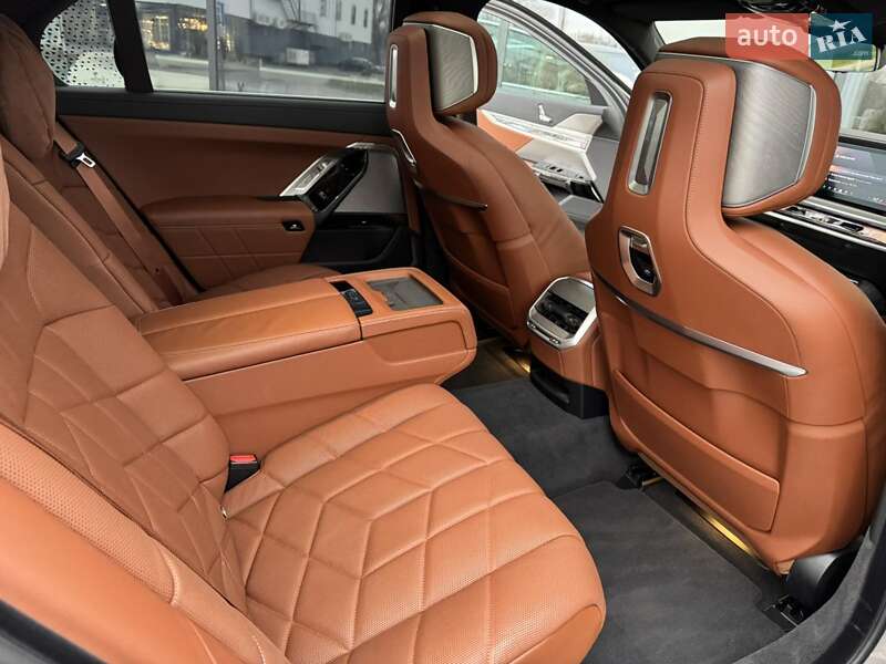 Седан BMW i7 2024 в Хмельницком