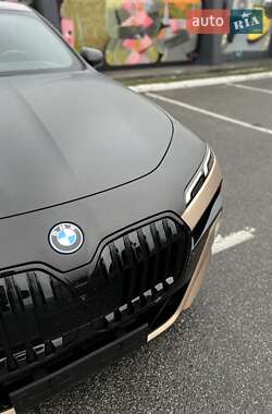 Седан BMW i7 2023 в Києві