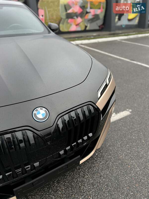 Седан BMW i7 2023 в Києві