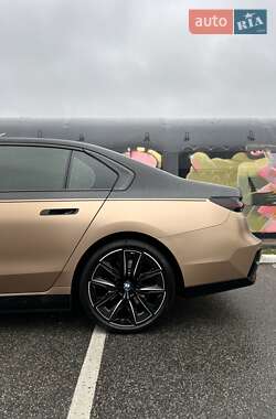Седан BMW i7 2023 в Києві