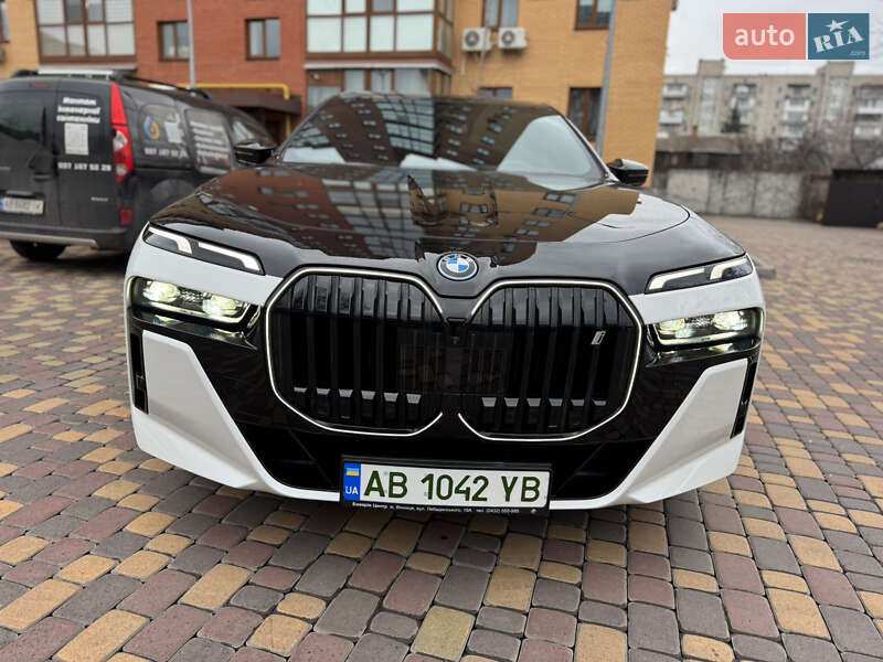 Седан BMW i7 2023 в Вінниці