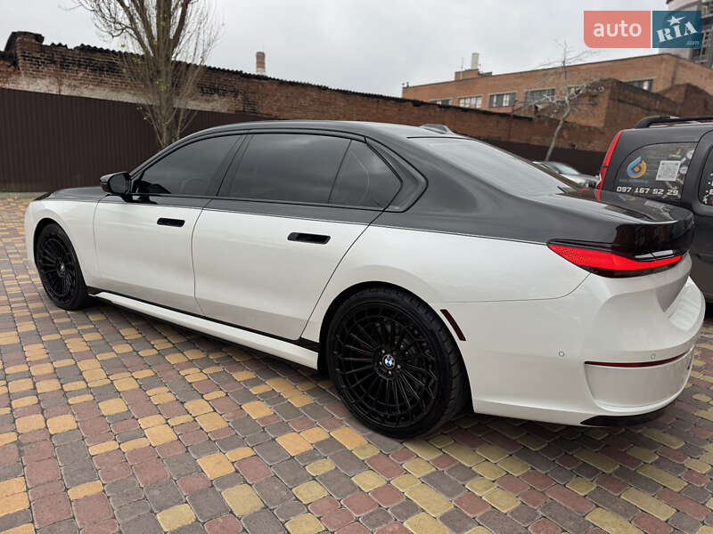 Седан BMW i7 2023 в Вінниці