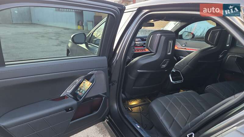 Седан BMW i7 2023 в Владимире фото 25 Седан BMW i7 2023 в Владимире