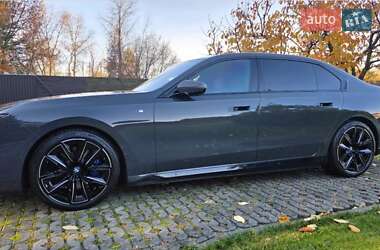 Седан BMW i7 2023 в Киеве