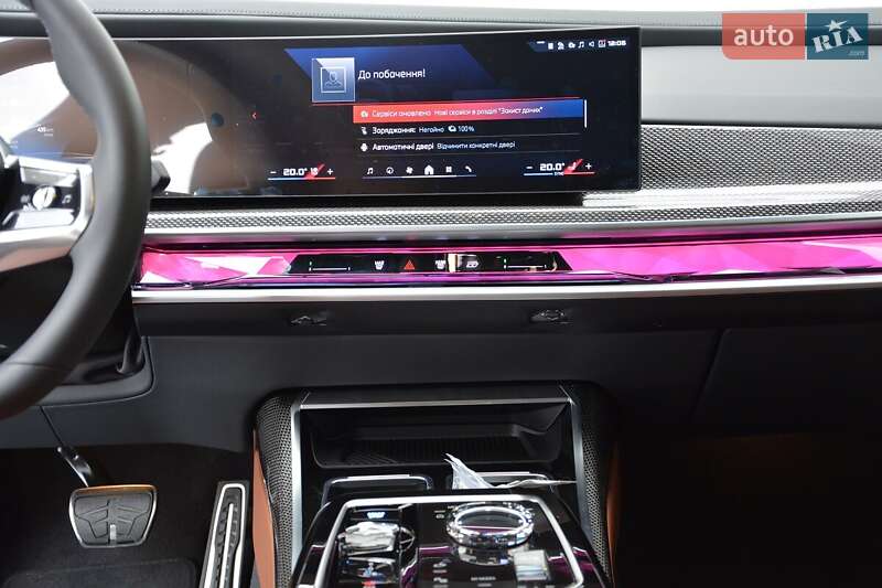 Седан BMW i7 2025 в Киеве