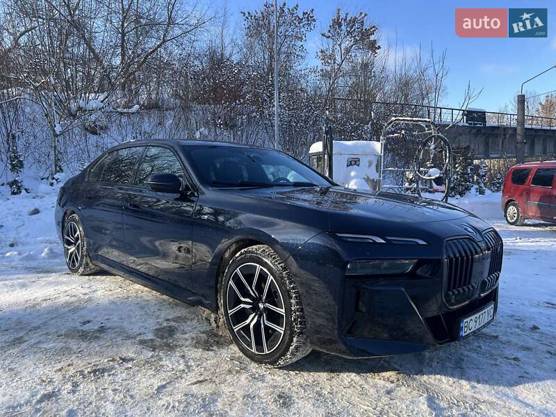Седан BMW i7 2023 в Львові