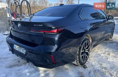 Седан BMW i7 2023 в Львові