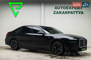 Седан BMW i7 2023 в Мукачевому