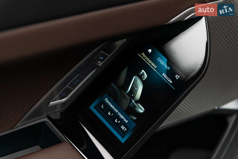 Седан BMW i7 2023 в Мукачево