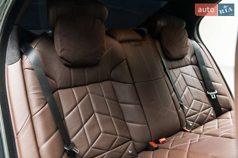 Седан BMW i7 2023 в Мукачево