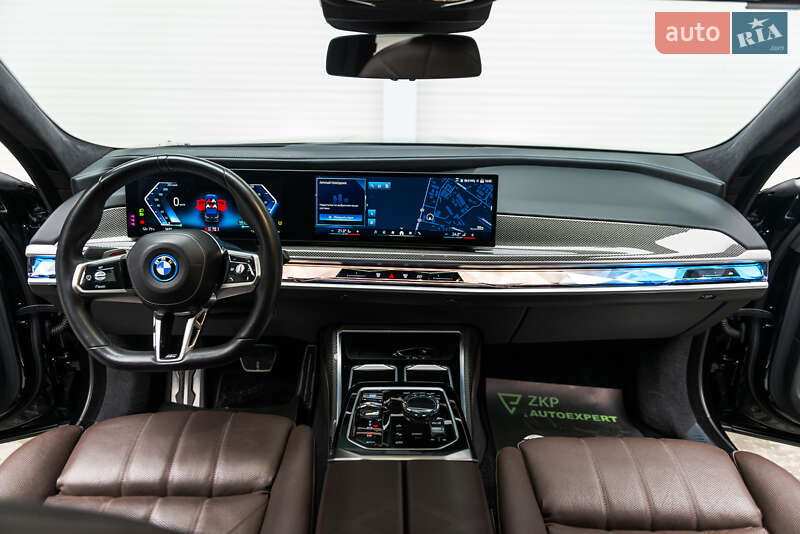 Седан BMW i7 2023 в Мукачево